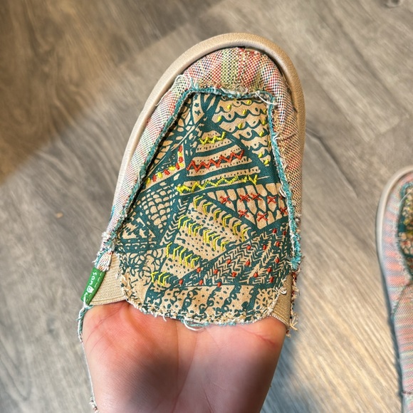 Women’s Sanuks - Picture 2 of 6